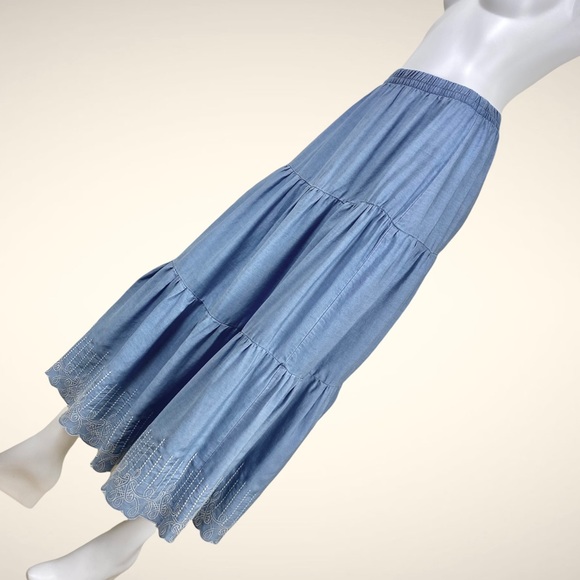 *NWOT ANTHRO MOON RIVER Tiered Embroidered Scalloped Hem Maxi Chambray Boho - Picture 6 of 12